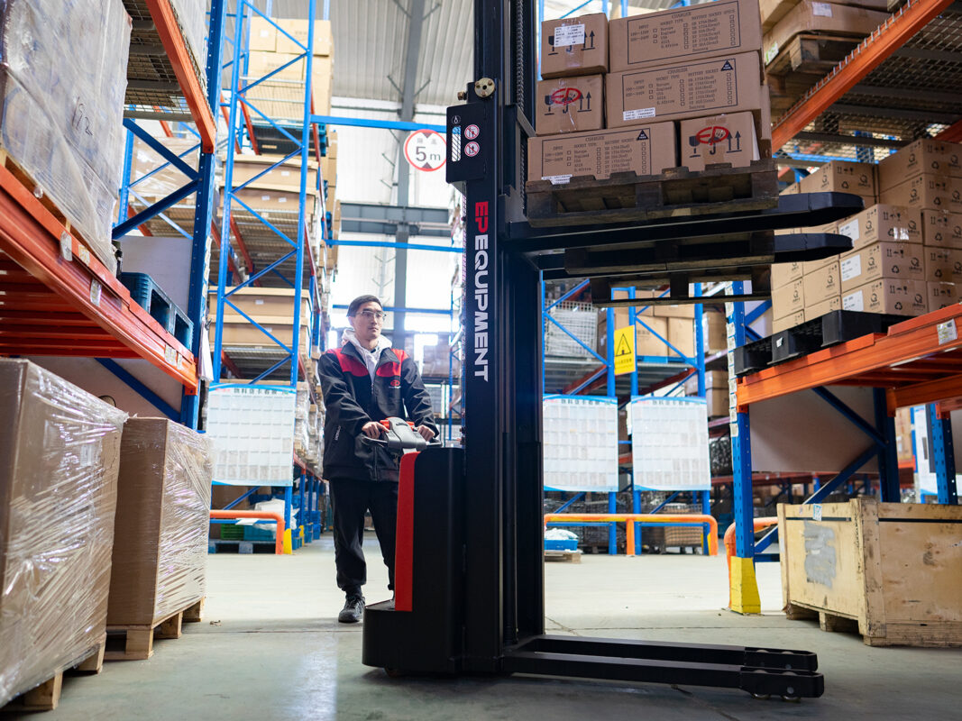 Xe Nâng Stacker EST152 1500kg
