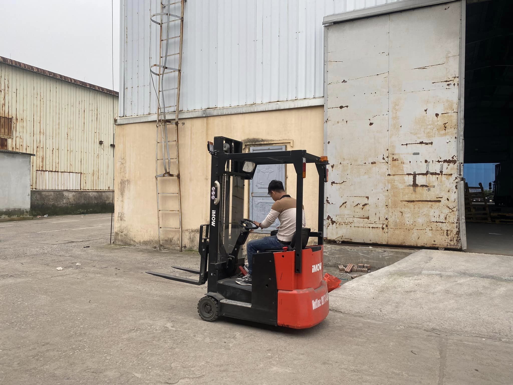 Xe Nâng Điện 3 Bánh iMOW EFS101