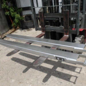 Xe-nâng-lắp-áo-càng-2-600x450