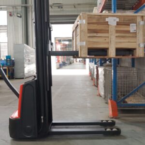 Xe nâng điện cao 4m